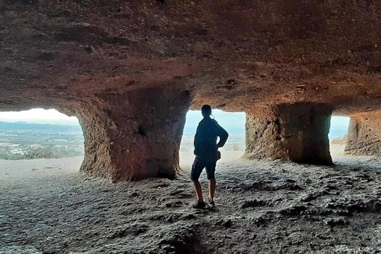 Cuatro Puertas: archaeological Heritage by 2 native guides
