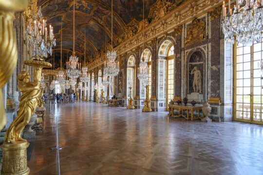 VIP Open Deck Bus Experience in Paris with Cruise and Versailles