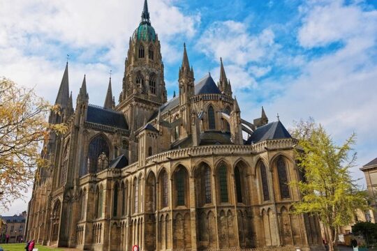 Private Transfer from Mont Saint-Michel to Bayeux - Up to 7 people