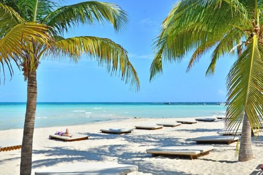 Sailing and snorkeling on a luxury catamaran to Isla Mujeres