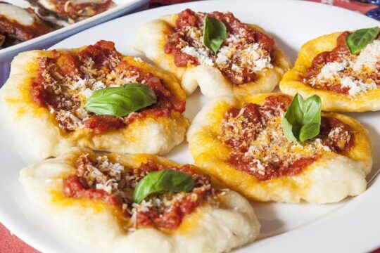 Private Pizza & Tiramisu Class at a Cesarina's home with tasting in Sassari