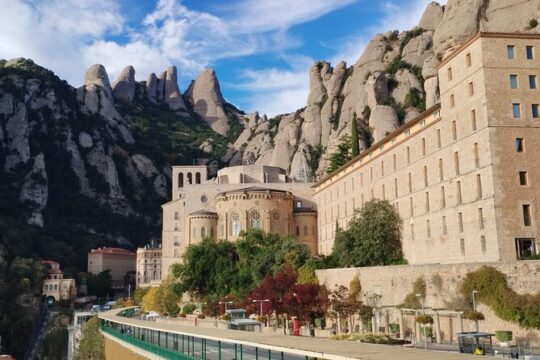 Private Tour to Montserrat with a specialized local guide