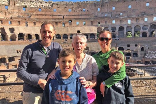 Kid-Friendly Colosseum & Roman Forum Tour with local guide