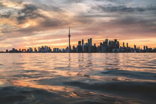 Scenic Toronto City Tour with Guide and Photo Stop