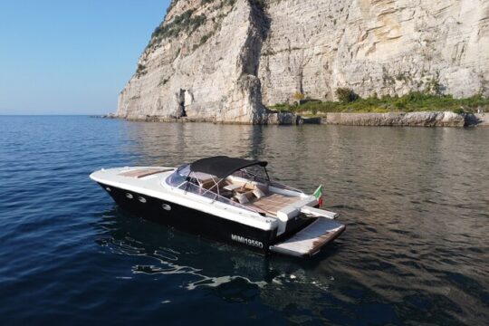 Full Day Private Boat Tour of Capri