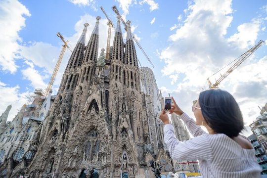 The Best of Barcelona in One Day from Madrid
