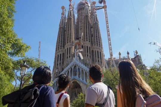 Fast Track Sagrada Familia English Guided Tour