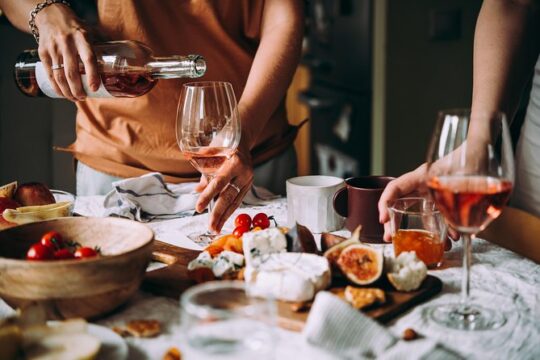 Cesarine: 6 Wines & Regional Appetizers in Local's Home in Turin