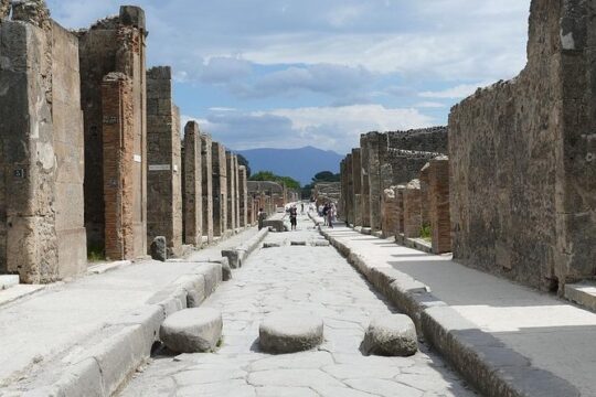 POMPEI IN & OUT - 3 hours relaxed private tour