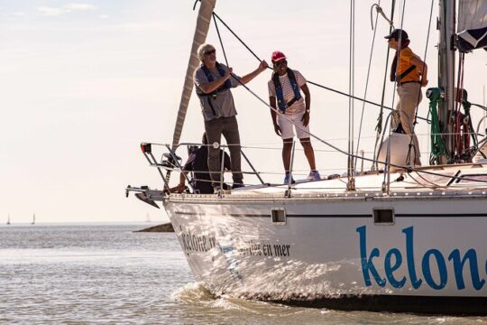 Evasion at sea, private experience for your tribe. Morning