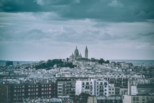 4 hours Paris private Montmartre Walking Tour and Seine River Cruise
