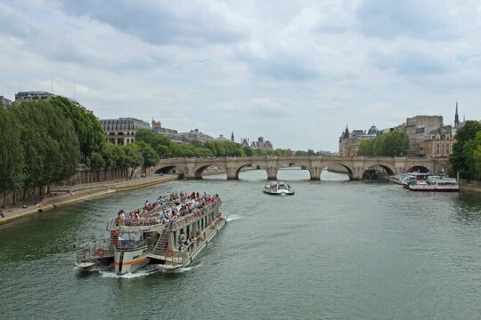 7 hours Paris City tour with Versailles, Saint Germain des pres and cruise