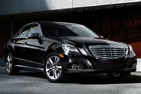 Full day luxury car with driver at disposal in Paris