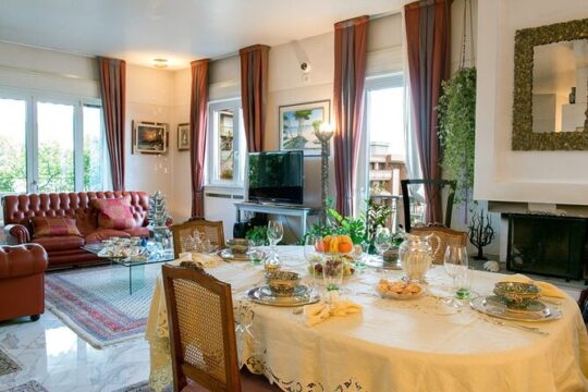 Dining Experience at a local's Home in Fontane Bianche with Show Cooking