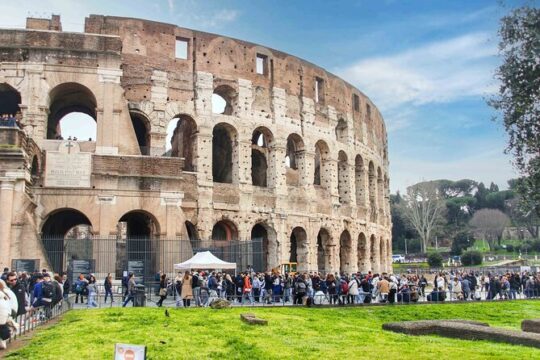 Private Tour of the Colosseum, Roman forum & Palatine hill with Arena Floor