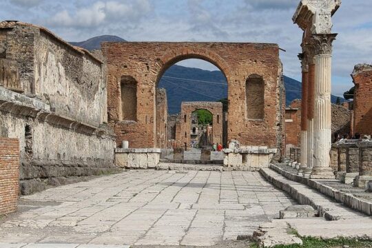 Transfer to the Archaeological Park of Pompeii