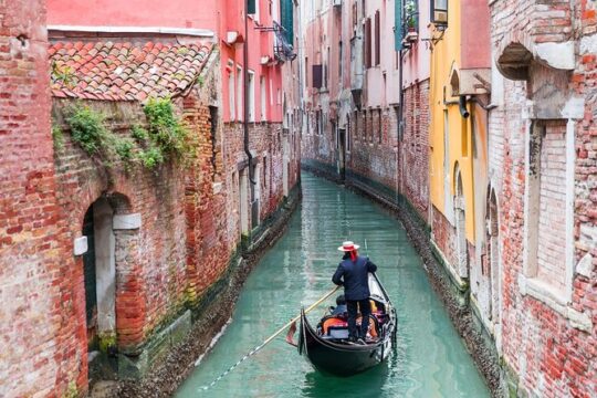 45-Minute or 1-hour Private Gondola Ride from Rialto