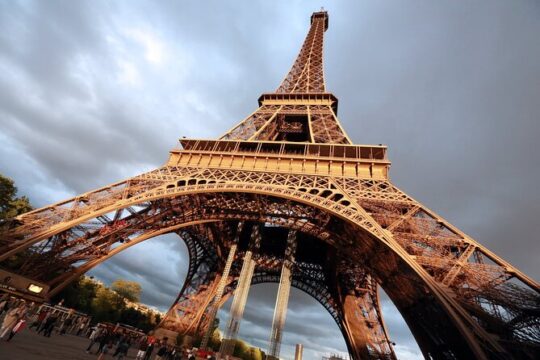 6-Hour Paris private tour with a professional photographer