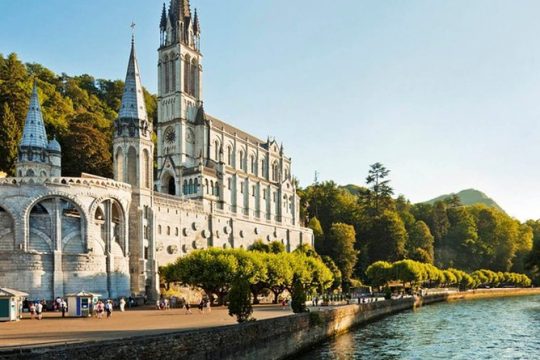 Private Transfer from Barcelona to Lourdes in France