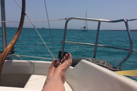 Private 4-hour sailing tour along the coast in Castelsardo