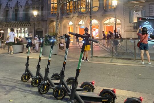 Barcelona Private Electric Scooter or E-Bike Tour