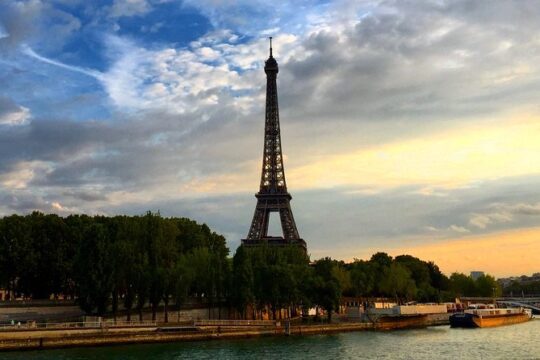 Paris Gourmet French Delicacies Food Tour in Eiffel Tower Area