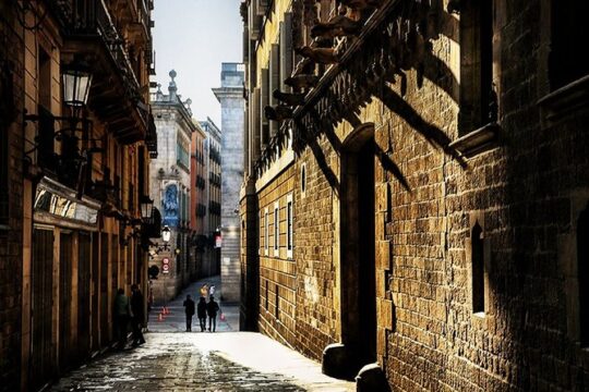 Private Walking Tour Across Gothic Quarter