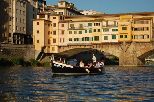 Wine on water: a private boat tour in Florence with a floating Tuscan aperitif