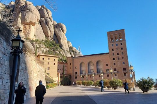 Private Tour in Montserrat 5h