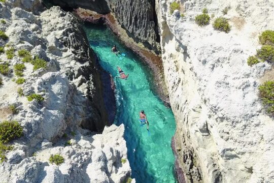 Exclusive boat tour in Tropea. Just you and your family, 4 hours