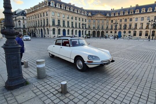 Private Tour 3 Hours Paris Citroën DS oldtimer - Emily in Paris