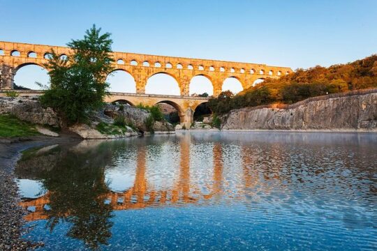 Half-Day Provence Pont du Gard and Wine Tasting Tour from Avignon