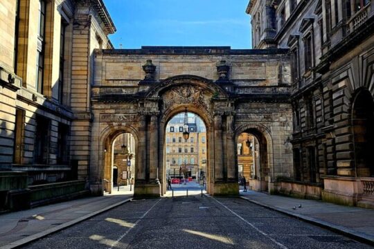 Glasgow City Private Day Tour in Luxury MPV
