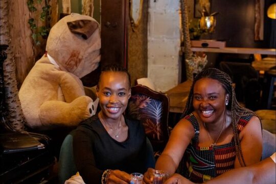 Solo in Paris Meetup in a Bar
