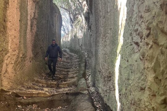 Pitigliano in the footstep of the Etruscan: Hike and wine tasting