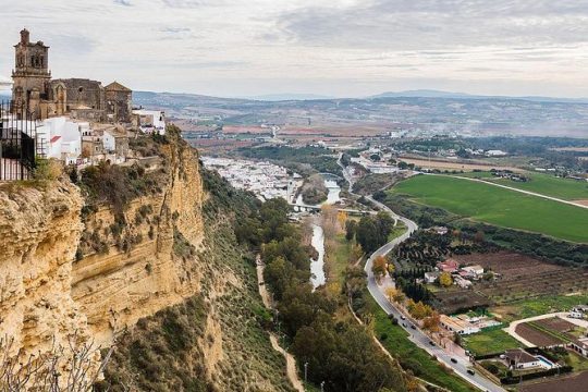 Private 12-Hour Tour of Cadiz and Pueblos Blancos from Seville
