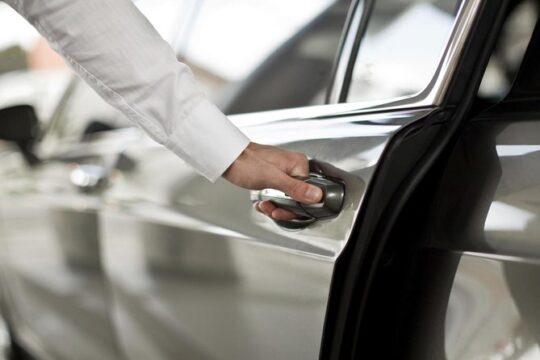 Half day Private car with driver at disposal in Milan