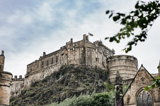 Edinburgh Castle: Highlights Tour with Tickets, Map, and Guide