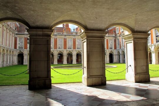 Hampton Court Palace & Garden Maze, Private Tour Admission with Audio Guides