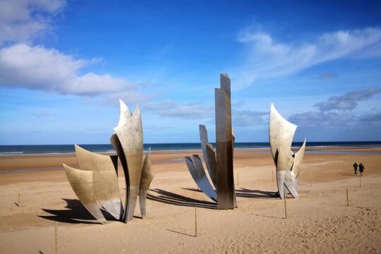 OMAHA Beach - Day trip from Paris to Normandy in a small group (3/7 pax)