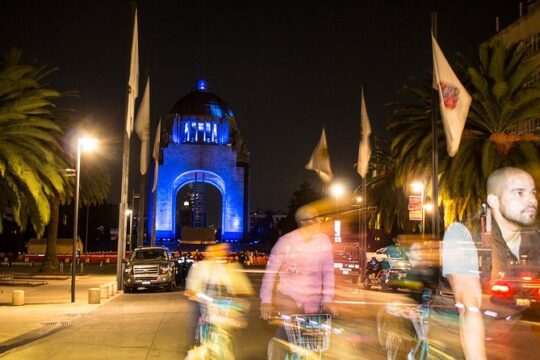 SPECIAL NIGHT LIFE Mexico City Light´s Bike Tour
