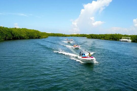 Live the AMAZING EXPERIENCE driving your own Speedboat and Snorkel in CANCUN.