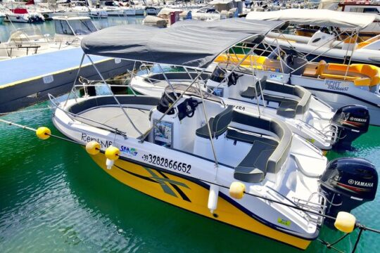 Rent a new fully equipped boat in Tropea. 4 unforgettable hours
