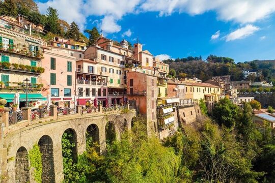 Surroundings of Rome on Vespa