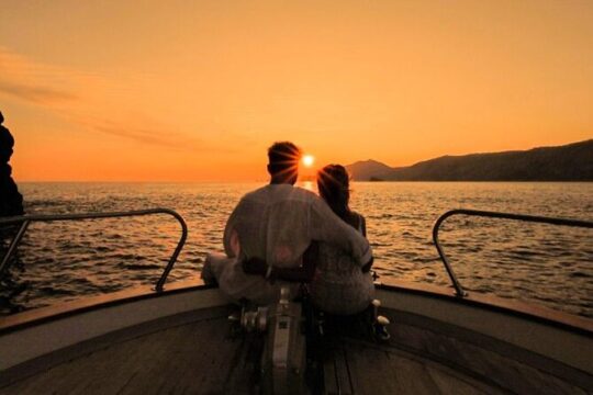 2 hour Private Boat Tour Around Capri with Prosecco and Snack