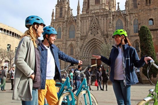 Historical E-bike Tour in Barcelona