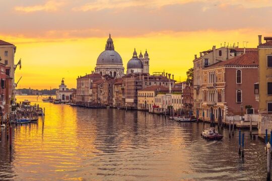 Kids Walking Tour Through Venice's Treasures