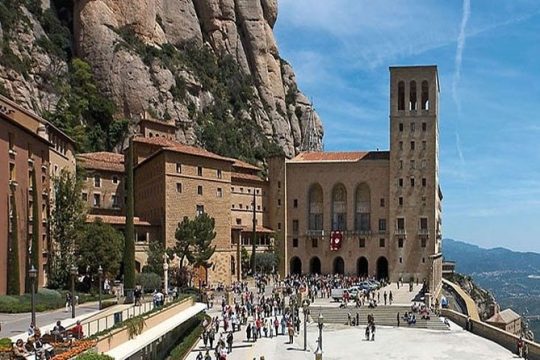 Montserrat + Wine celler Penedés Tour