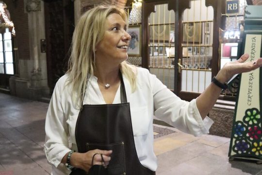 Coffee and Art Tour & Tasting walking around Gothic Quarter with Official Guide