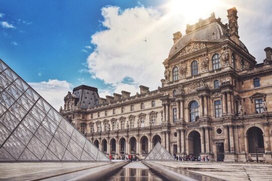 Private Walking Tour with Louvre Museum & Tuileries with Pickup